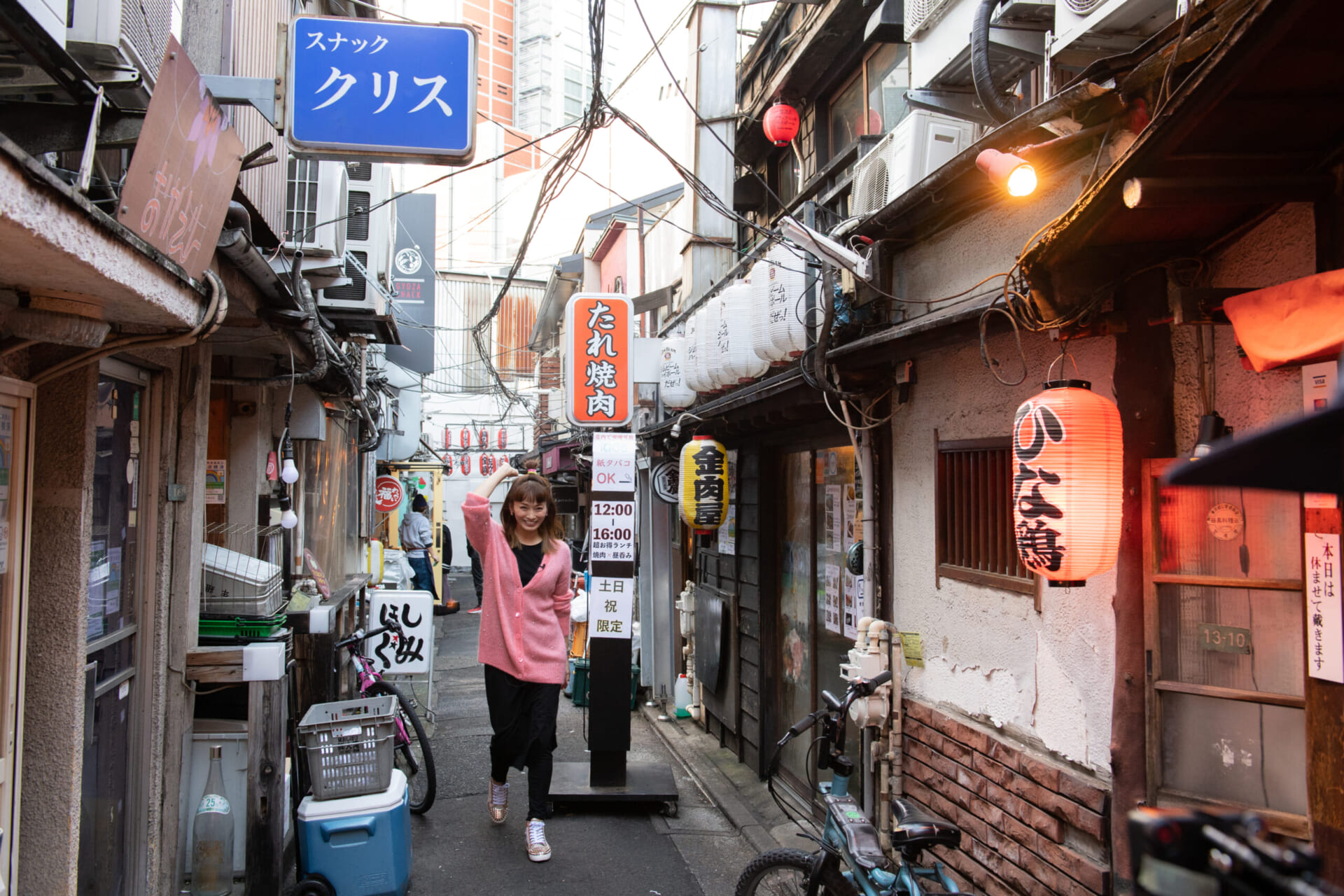 古き良き面影を残す三軒茶屋の一角に 遊びゴコロあふれる昭和な 居酒屋 発見 赤星 探偵団