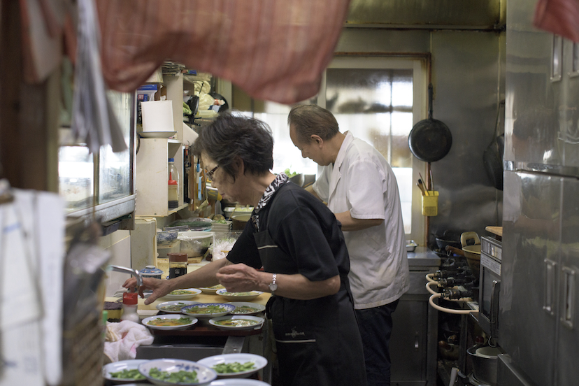 尾張一宮に見つけた「120年食堂」こんなシブい店で朝から赤星を飲めるなんて