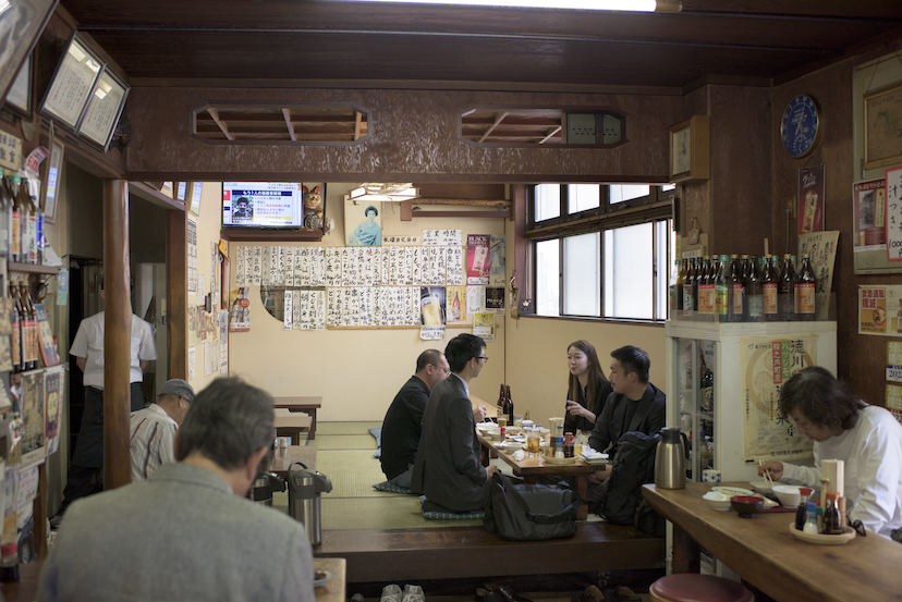 尾張一宮に見つけた「120年食堂」こんなシブい店で朝から赤星を飲めるなんて