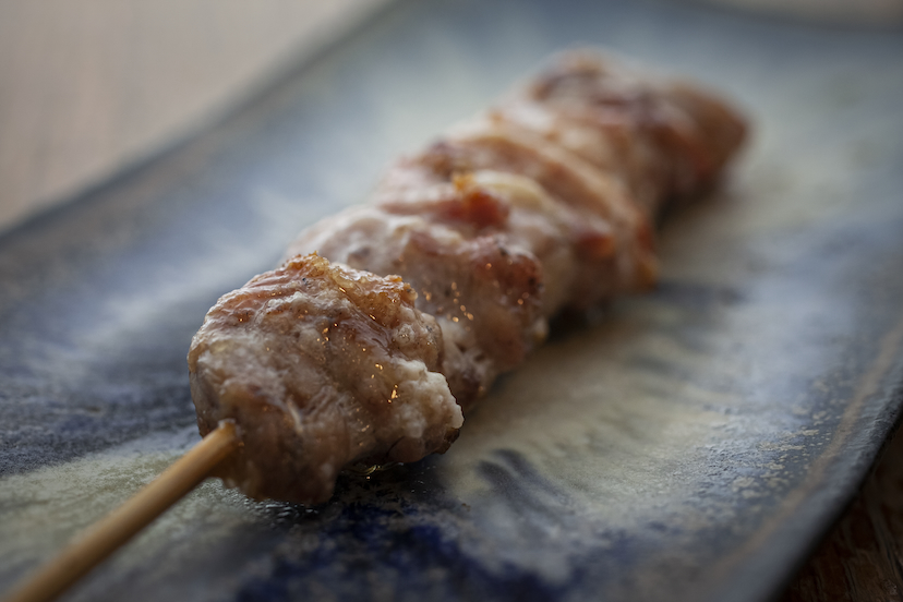 大阪・福島「炭焼巧房 源」鶏・馬・野菜…厳選素材の炭焼に胃も心も焦がされて