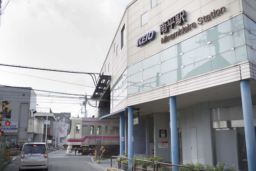 南平駅徒歩10秒「京王線随一のやきとりの店」と書かれた看板に偽りはない