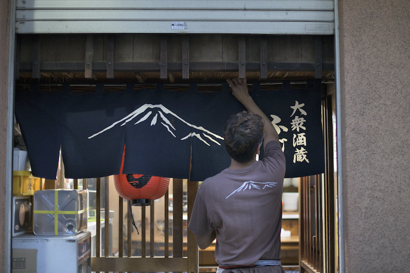 立川南口「昭和の雰囲気を残す名酒場」でやる唐揚げ＆赤星の悦楽