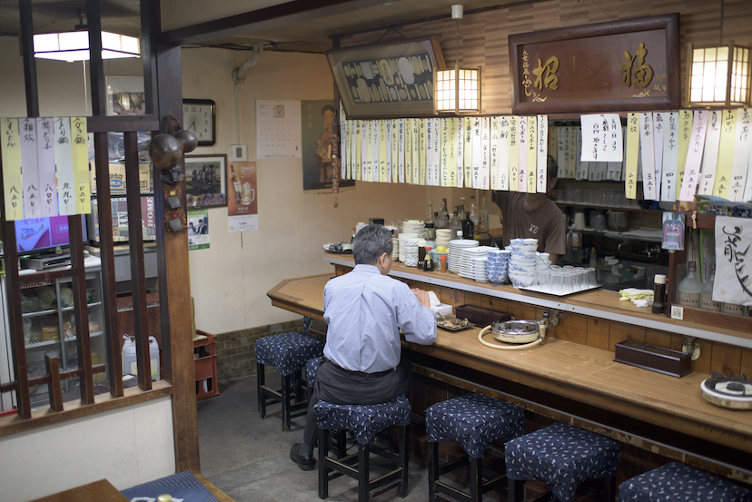 立川南口「昭和の雰囲気を残す名酒場」でやる唐揚げ＆赤星の悦楽