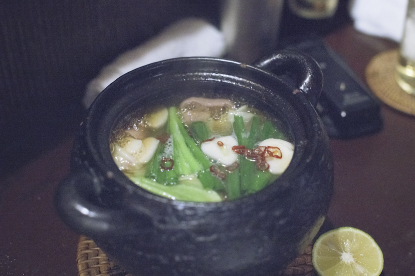 渋谷に残る「昭和のままの一角」で渋い縄のれんを掲げる“深夜食堂”をご存じか